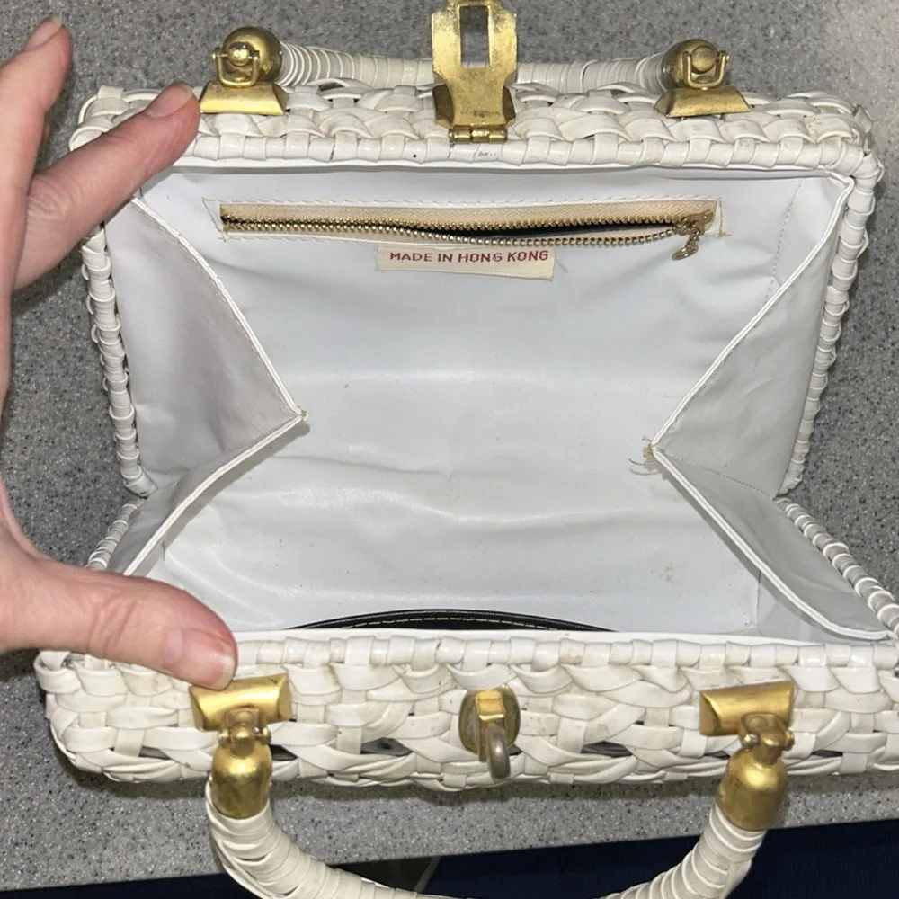 RARE WOVEN TOP HANDLE PURSE Vintage made in Hong Kong 1 of a kind, black & white